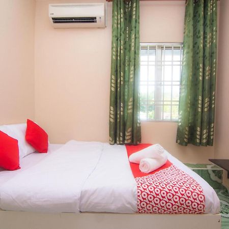 Oyo 1224 Hotel Hajah Rohayah Tanjong Malim Exterior foto