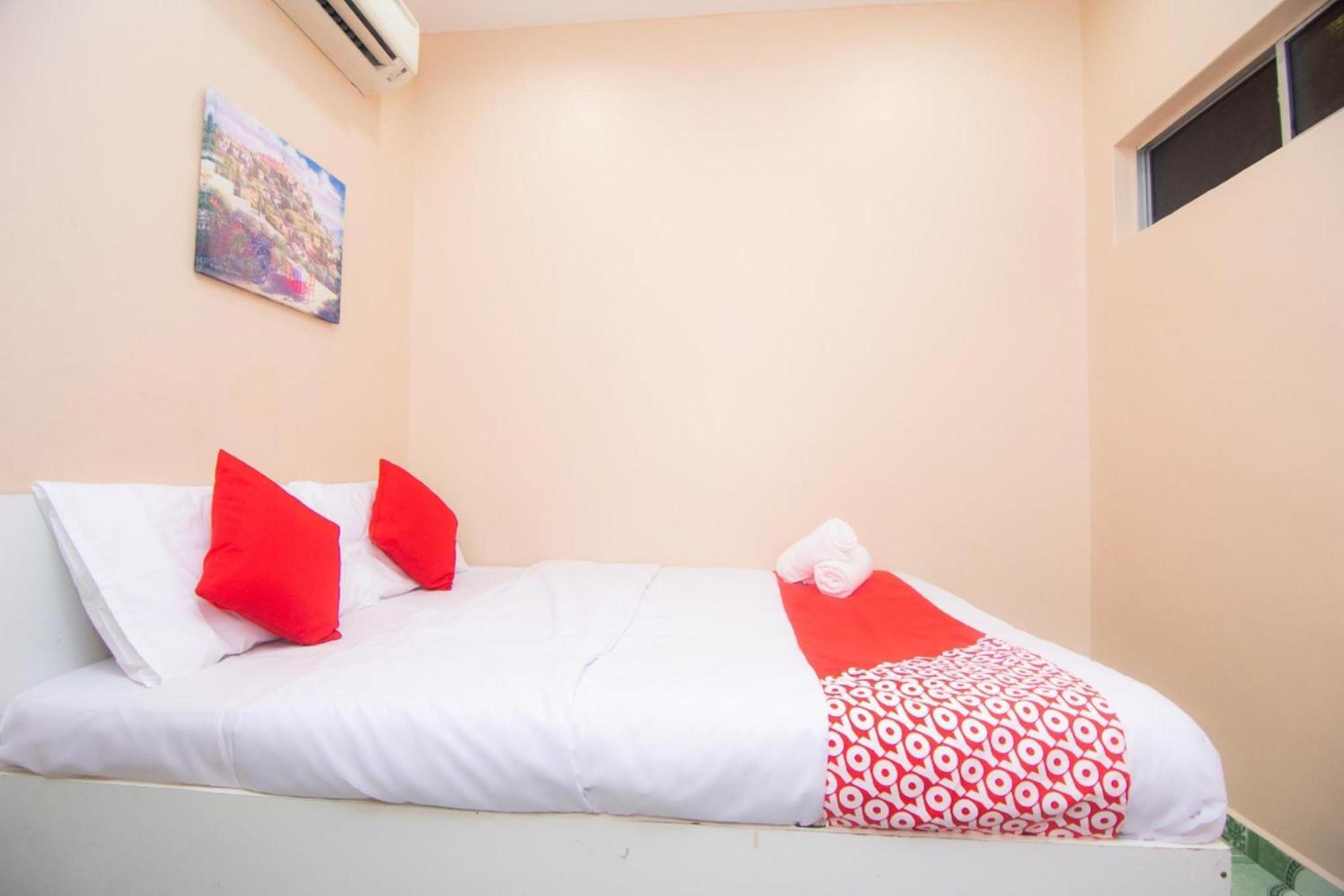 Oyo 1224 Hotel Hajah Rohayah Tanjong Malim Exterior foto