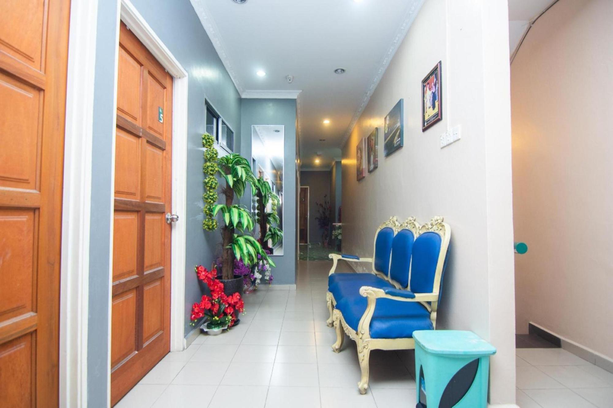 Oyo 1224 Hotel Hajah Rohayah Tanjong Malim Exterior foto