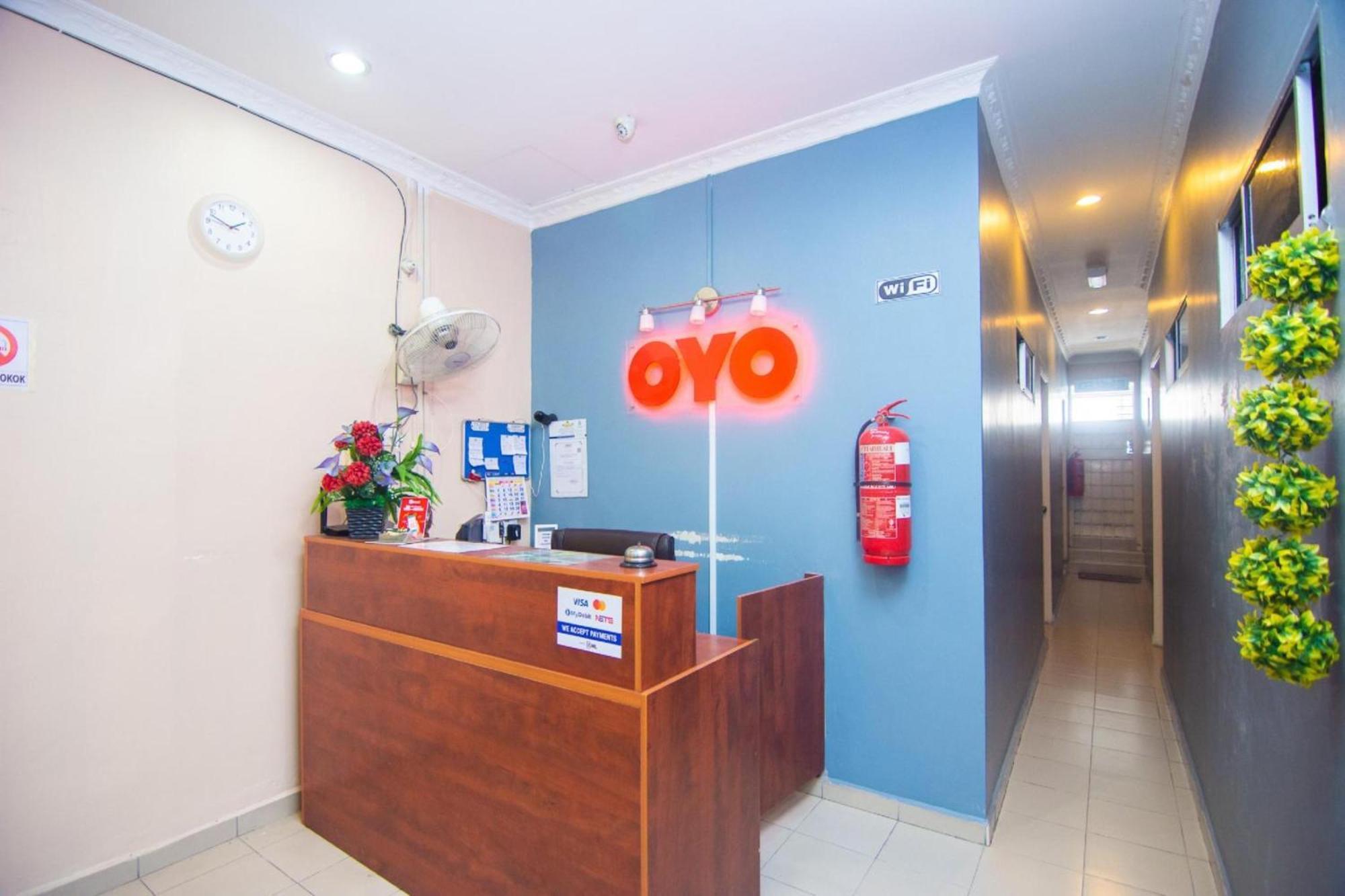 Oyo 1224 Hotel Hajah Rohayah Tanjong Malim Exterior foto
